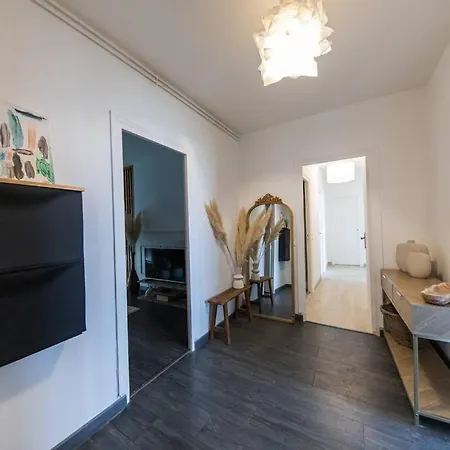 Cinehome - 5 Min Centre-parking/tram Au Pied アパート