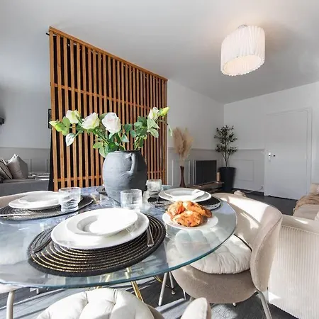 Cinehome - 5 Min Centre-parking/tram Au Pied Apartment *