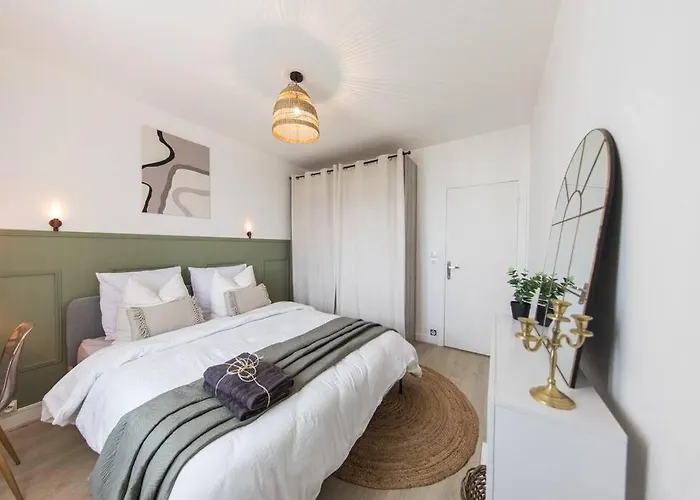 Cinehome - 5 Min Centre-parking/tram Au Pied Appartement *